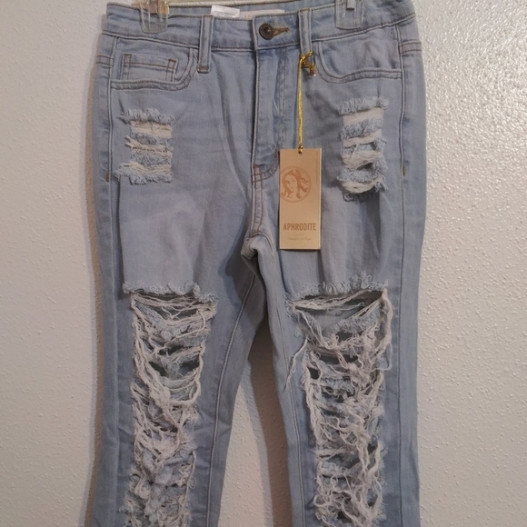 NWT Aphrodite Distressed Junior Jeans